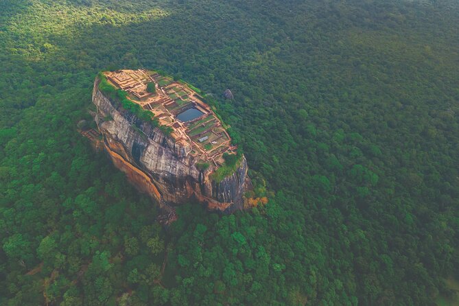 08 Days private round trip in Sri Lanka - Day 3: Kandy’s temple and Kandyan performance