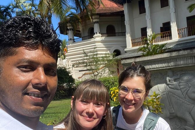 10 Days Sri Lanka Tour with Sujeewa - Day 6: Tea country, a multi-faith tower, and Ramboda Falls