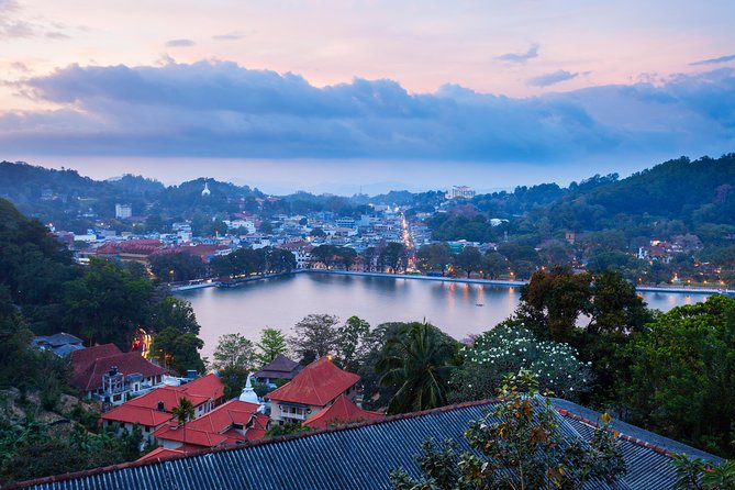 3 Days Tour to Kandy Nuwara Eliya & Sigiriya from Colombo - Day one: Kandy’s sacred temple and hill views