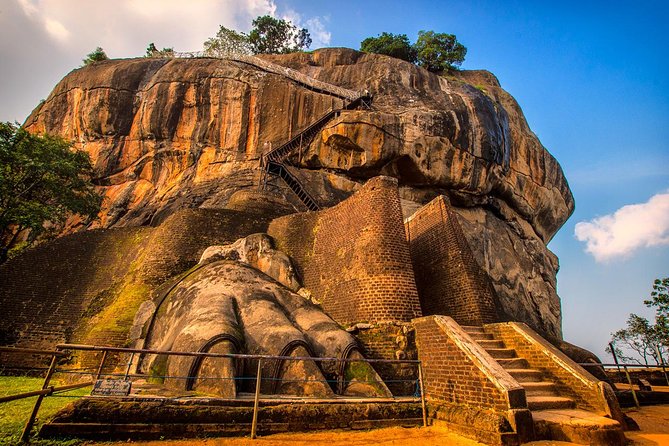4 Days 3 Nights explore sri Lanka with Mirissa Cabs Sri Lanka - Sigiriya and Pidurangala: two rocks, two moods