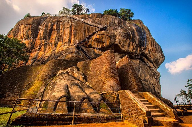 4 Days 3 Nights explore sri Lanka with Mirissa Cabs Sri Lanka - What the private driver adds