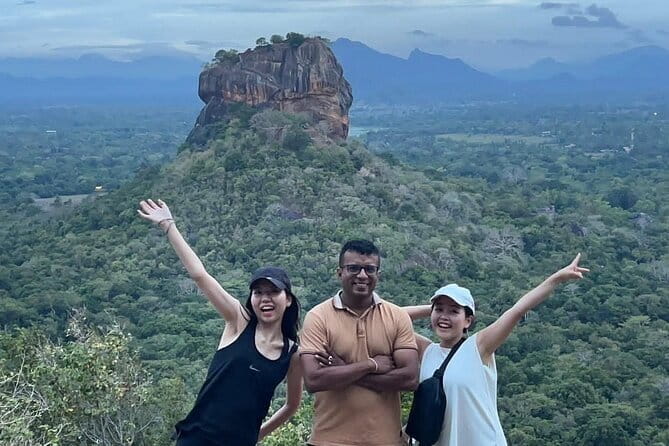 7 Days Private Guided Tour in Sri Lanka - Day 2: Spices, stones, and Kandy after dark