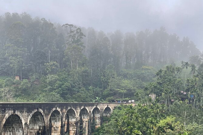 7 Days Sri Lanka Safari Tour - Day 3: Kandy’s cultural show and Ambuluwawa Tower