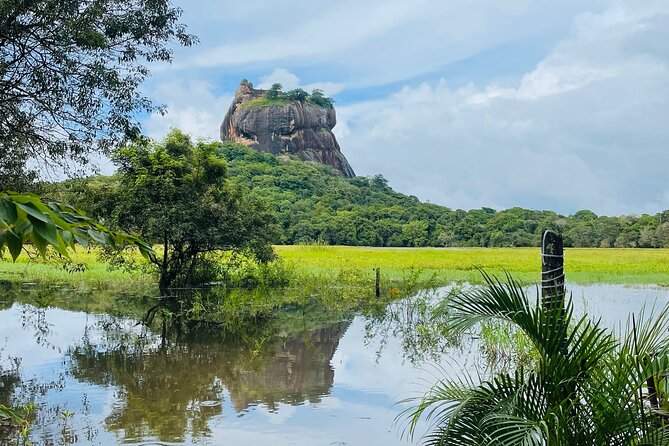 7 Days Sri Lanka Safari Tour - Day 1: Dambulla and the Golden Temple