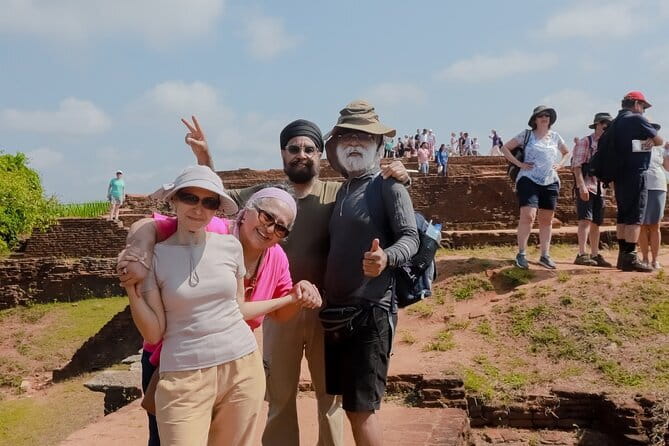 7 Days Sri Lanka Sightseeing Tour - Day 2: Dambulla’s cave paintings and Kandy’s sacred center