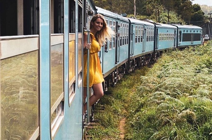 7 Days Tour in Sri Lanka Hotels with Breakfast and Luxury Car - Day 5: Ella’s walks and a forest waterfall