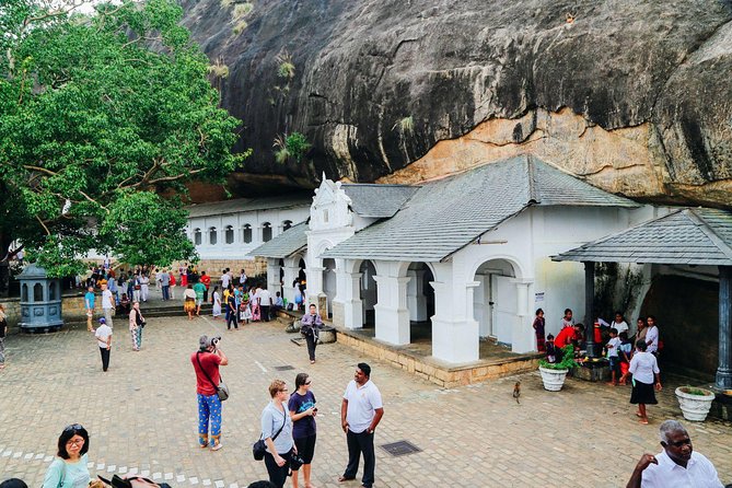 8-Day Private Ramayana Trail Tour from Colombo - Day 5: Kandy’s Temple of the Tooth and Botanical Garden