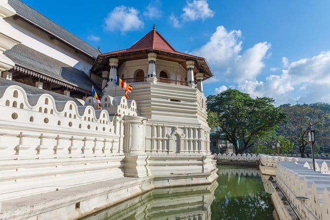 8 Days Tour Sri Lanka (Hotels, Breakfast, Dinner & Luxury Car) - Day 6: Cool Nuwara Eliya and Horton Plains