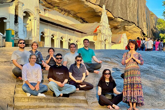 9 Day Sri Lanka Round Tour with Private Driver - Kandy combines gardens, temples, and city traffic
