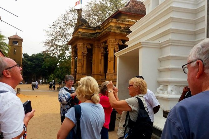 Airport Layover Colombo City tour - Gangaramaya Temple and Beira Lake