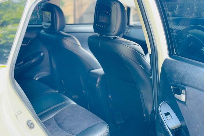 Airport Taxi Transfers from Colombo Airport to Mirissa - Meet and greet, luggage, and communication