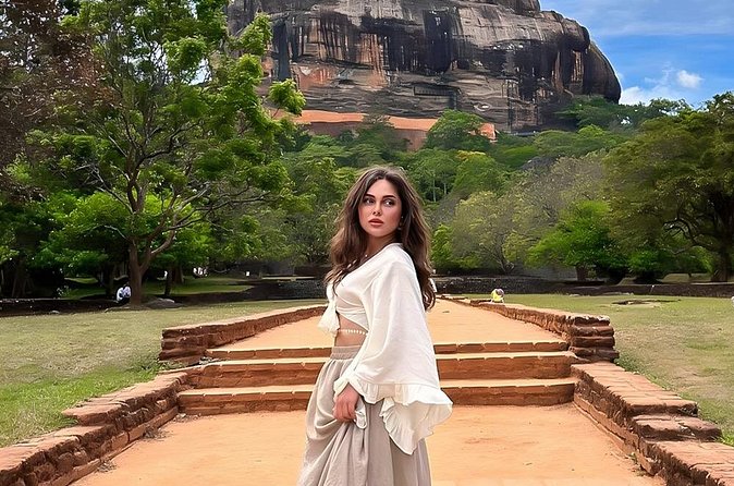 Airport Transfer to Colombo Ella Galle Sigiriya Kandy and More - Kandy and the central hills