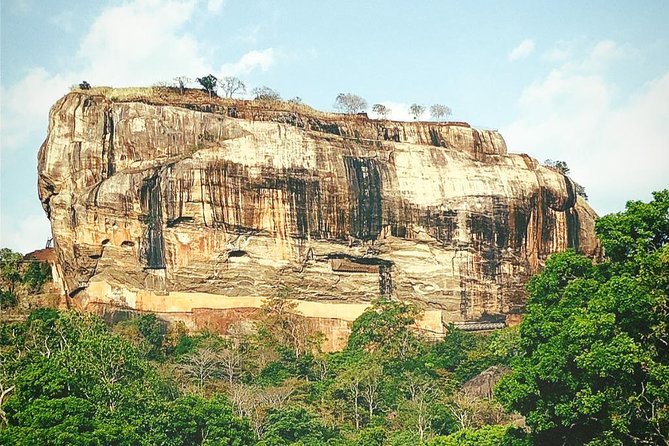 All in one Sri lanka 7nights 8 days for couple price - Colombo gives you the capital at the start or finish