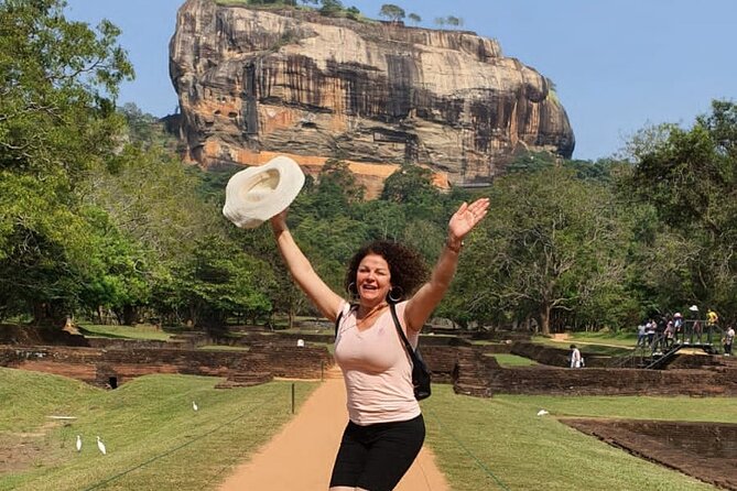 All Inclusive Sigiriya and Dambulla Private Day Tour from Colombo - What the included lunch adds to the day