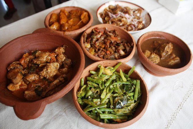 Authentic Sinhalese Cooking Class in Colombo with a Local Family - A Colombo cooking class inside a real family home