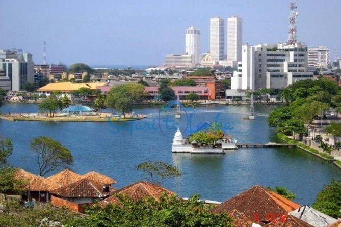 Colombo Airport Layover/Transit City Tour – 5 Hours - Colombo Fort and the lighthouse explain the old port district
