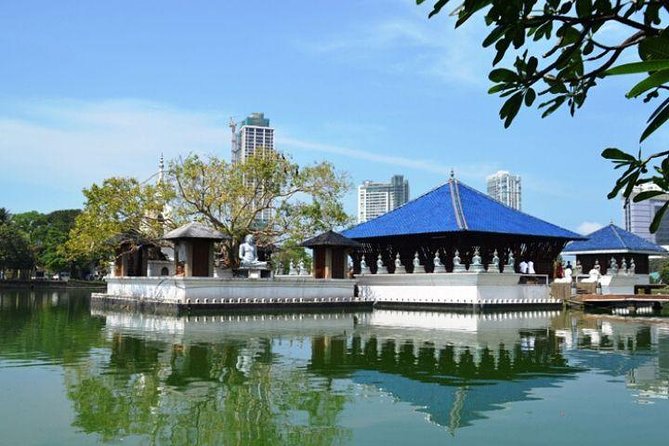 Colombo Airport Layover/Transit City Tour – 5 Hours - Jami Ul-Alfar Mosque adds a memorable burst of color