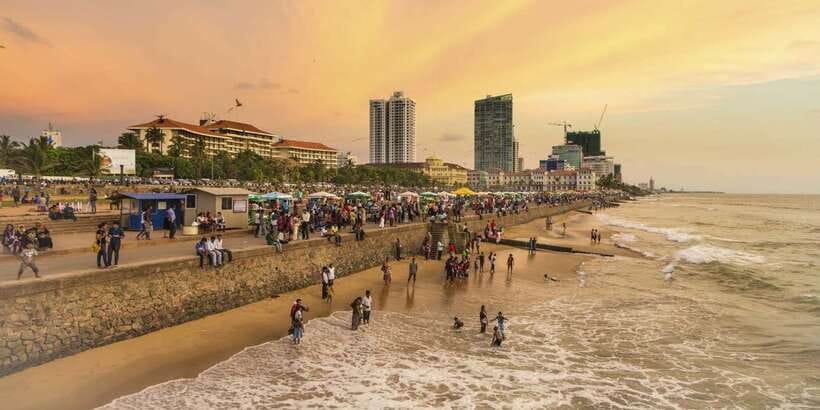 Colombo: All-Inclusive Morning & Afternoon Private City Tour - Finishing at Gangaramaya Temple and its museum