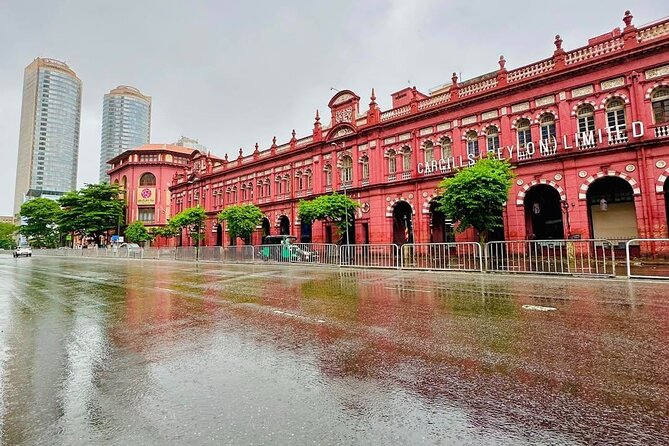 Colombo by Tuk Tuk – Sightseeing Entry Fees included - Starting at the Colombo Lighthouse