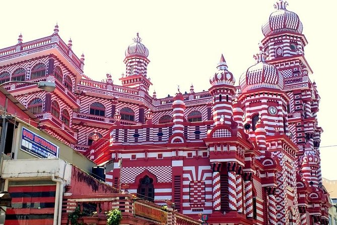 Colombo City Sightseeing - Jami Ul-Alfar Mosque and the city’s Muslim quarter