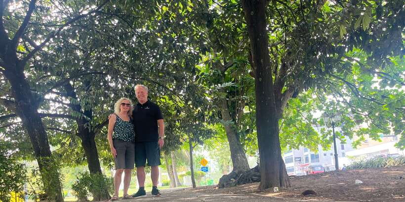 Colombo: City Sightseeing Tour by Tuk-Tuk with Pickup - Lotus Convention Hall and Colombo’s modern face