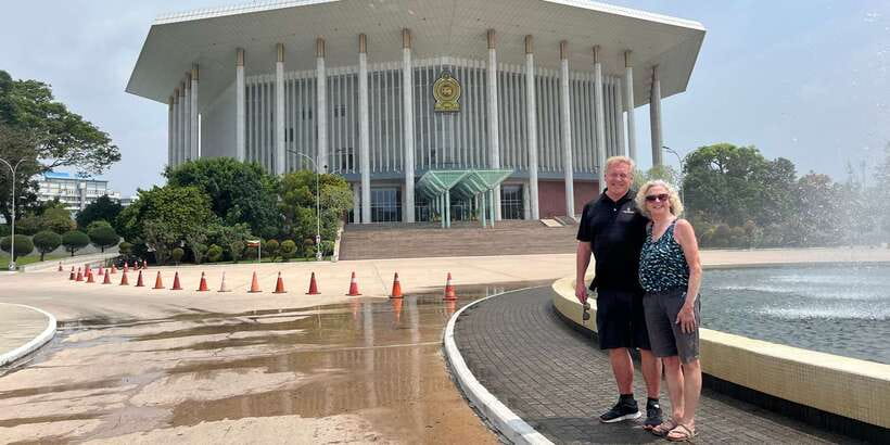 Colombo: City Sightseeing Tour by Tuk-Tuk with Pickup - Food, shopping, and the optional store stop