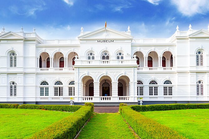 Colombo City tour - Gangaramaya Temple: art, faith, and an unusual collection