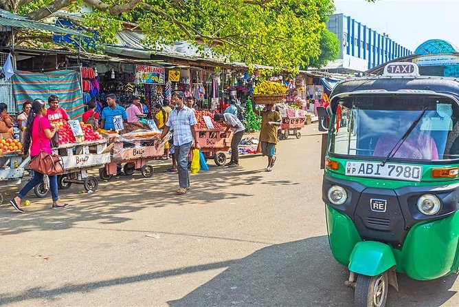 Colombo City Tour By Tuk Tuk - Gangaramaya Temple and Bera Lake