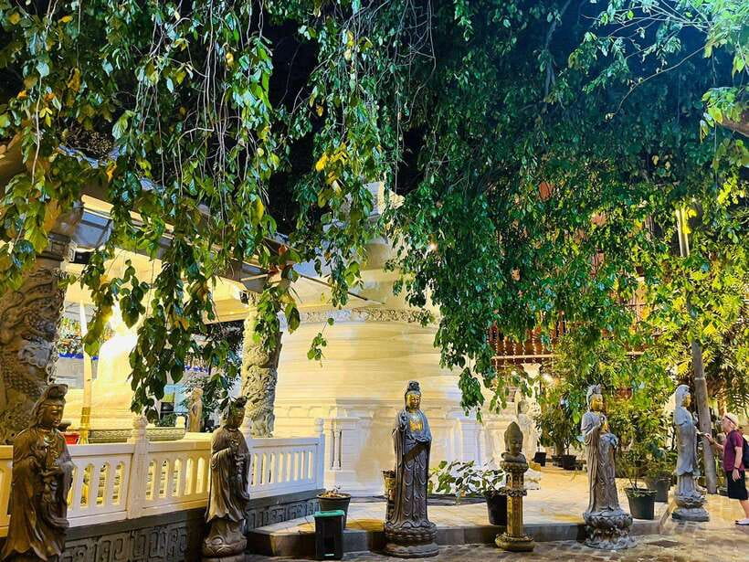 Colombo City Tour with Entry Tickets & Hotel Pickup - Starting at Gangaramaya Temple