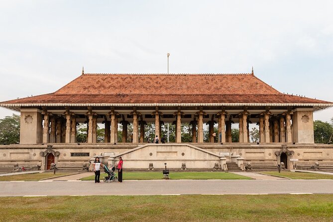 Colombo City Tour With Historical Places ( All Inclusive ) - The Hindu temple stop adds color and detail