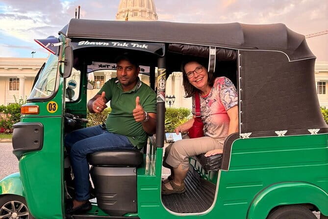 Colombo City Tour with Lunch/Dinner - All Inclusive - Galle Face Green brings in the sea air