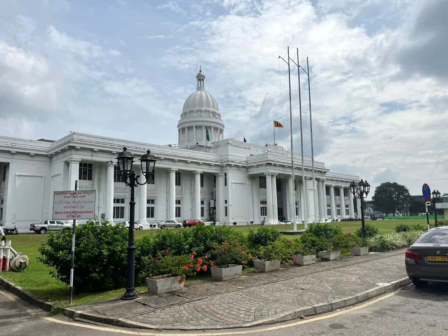 Colombo: Guided City Tour with Entry Tickets - Pettah market and the old city