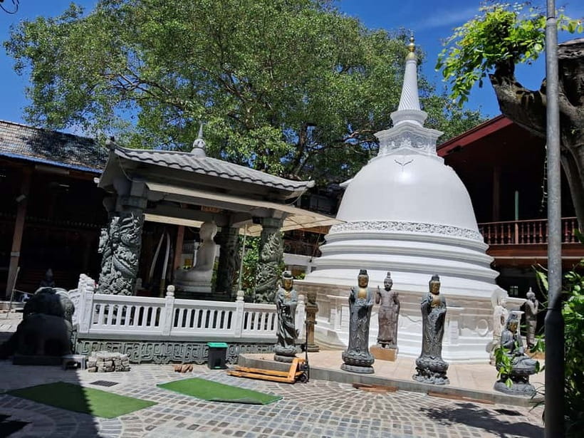 Colombo Heritage &Culture City Tour by Tuk Tuk ALL INCLUSIVE - Jami Ul-Alfar Mosque and the old port quarter