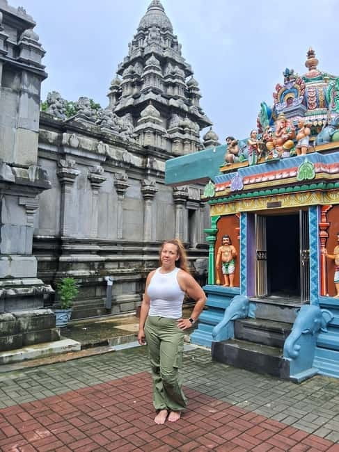 Colombo Heritage &Culture City Tour by Tuk Tuk ALL INCLUSIVE - Galle Face Green and the final coastal pause