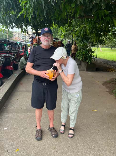 Colombo: Local Food Tour & Sightseeing by Tuk-Tuk with Meals - Crab Curry, Sambal, and Seafood Choices