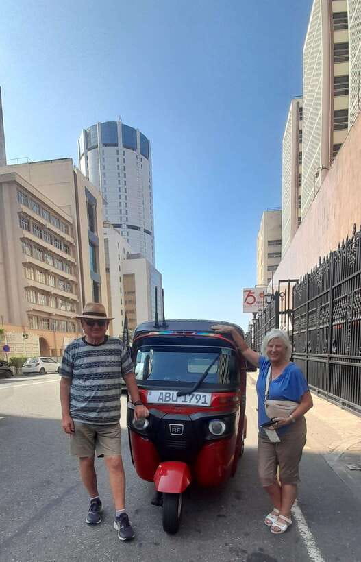 Colombo: Local Guide with Colombo City Tour by Tuk Tuk - Gangaramaya Temple opens the sightseeing route