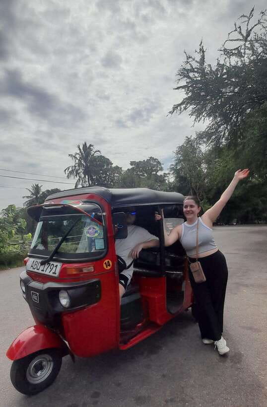 Colombo: Local Guide with Colombo City Tour by Tuk Tuk - Independence Memorial Hall brings in modern Sri Lankan history