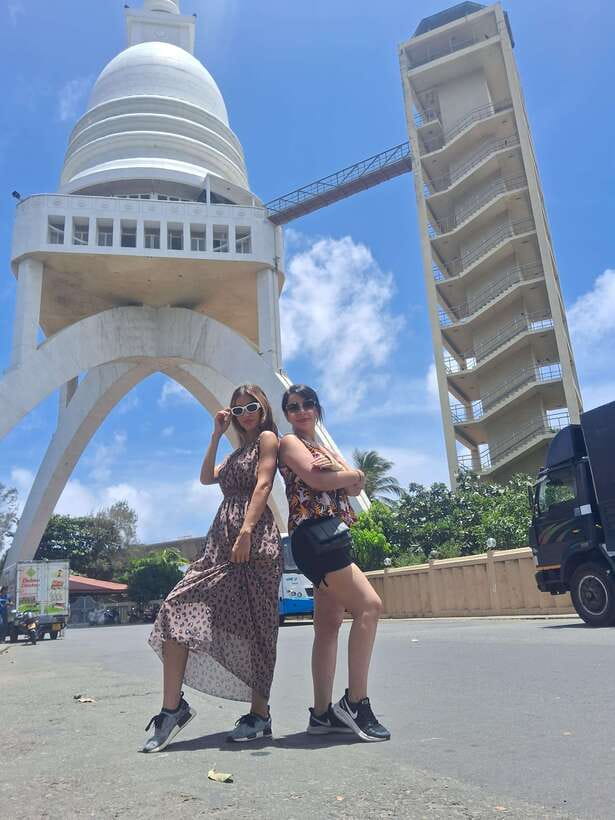 Colombo: Local Guide with Colombo City Tour by Tuk Tuk - The Lighthouse and Clock Tower show Colombo’s older port side