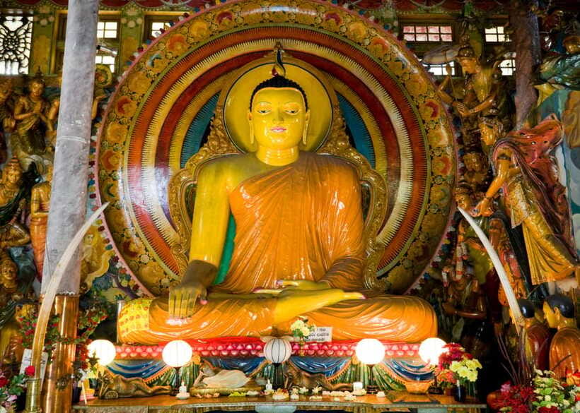 Colombo: One Day Private City Tour With Gangaramaya Temple - Galle Face Green and the sea breeze