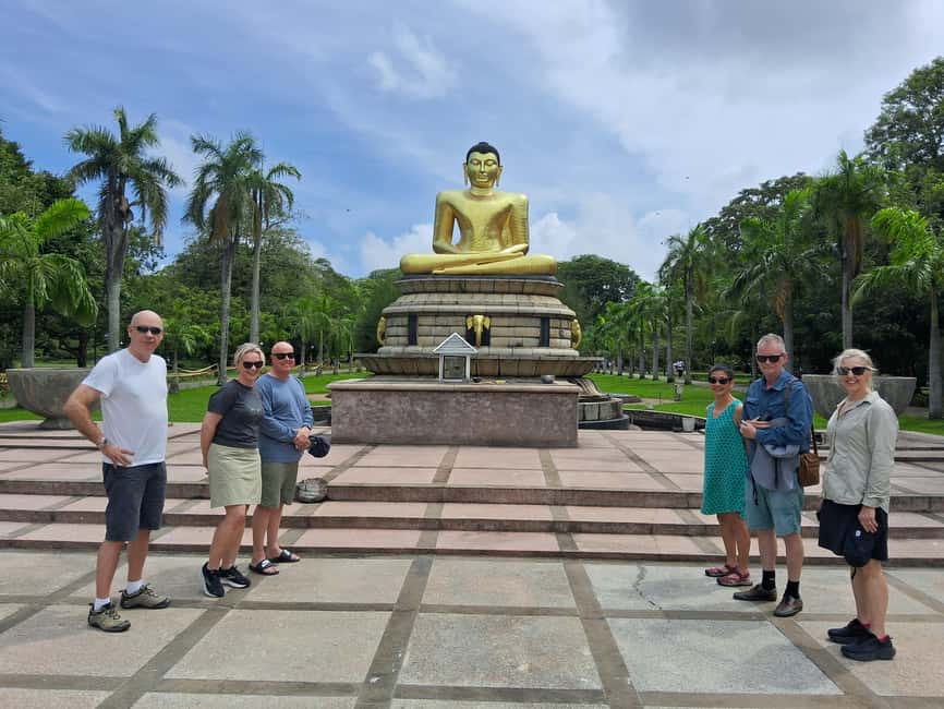 Colombo: Private City Tour by Tuk tuk - All Inclusive - Colombo Fort, the Old Parliament Building, and the lighthouse