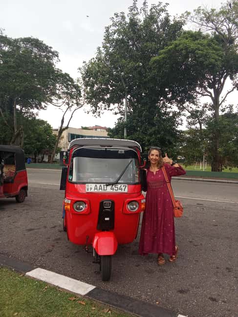 Colombo: Private City Tour by Tuk tuk - All Inclusive - Galle Face Green and the Old Parliament waterfront