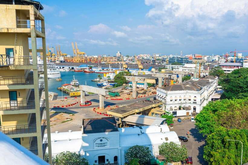 Colombo: private city tour from Negombo with hotel transfers - Galle Face Hotel and the Indian Ocean view