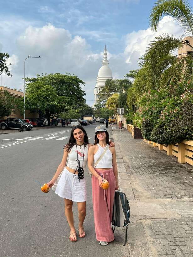 Colombo: Private City Tour with Local Food Tour by Tuk-Tuk - Finishing With Fruit Juice and Dessert