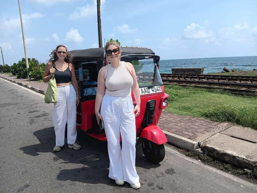 Colombo: Private City Tour with Local Food Tour by Tuk-Tuk - Colonial Colombo by the Lighthouse