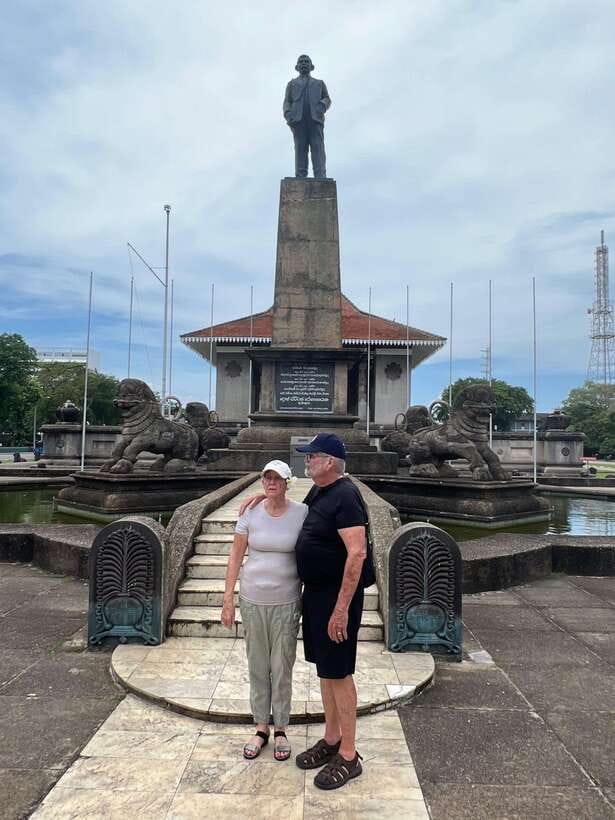 Colombo: Private City Tour with Local Food Tour by Tuk-Tuk - Lotus Tower, Town Hall, and City Views