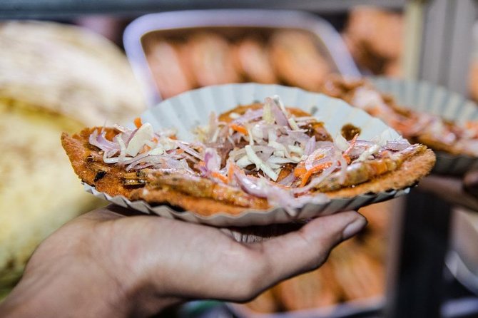 COLOMBO PRIVATE CITY TOUR WITH street food( All inclusive ) - Pettah gives this tour its strongest flavor
