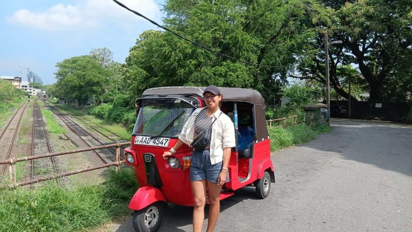Colombo Private Guided City Tour by Tuk Tuk - All Inclusive - Pettah Market is the liveliest part of the ride