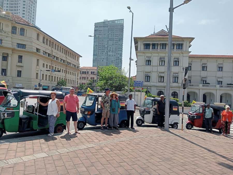 Colombo: Private Guided Tour of the City by Tuk-Tuk - Pettah Market, street food, and the working city