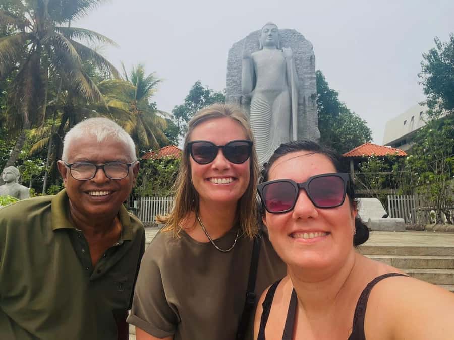 Colombo: Private Guided Tour of the City by Tuk-Tuk - Gangaramaya Temple and Colombo’s religious life