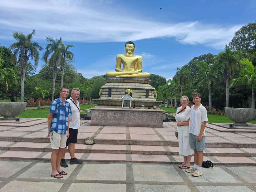 Colombo: Private Guided Tuk Tuk City Tour with Hotel Pickup - What the private price gives you